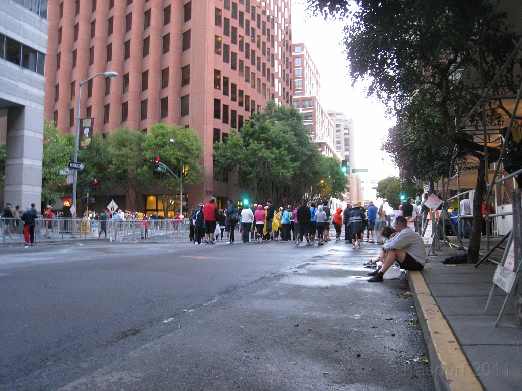 2011 Bay to Breakers Sunday 0050.JPG - I was able to participate in the 2011, 100th anniversary of the San Francisco Bay to Breakers 12K race. A great weekend for sight seeing and racing.